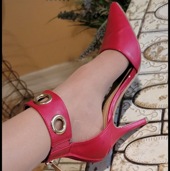 Chinese Laundry Rd & Gold High Heels - Picture 6 of 16